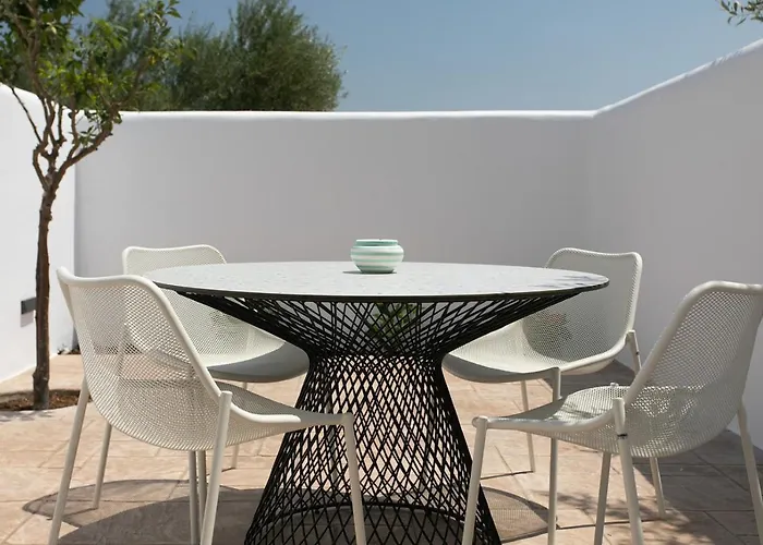 Amelia Naxos Willa *